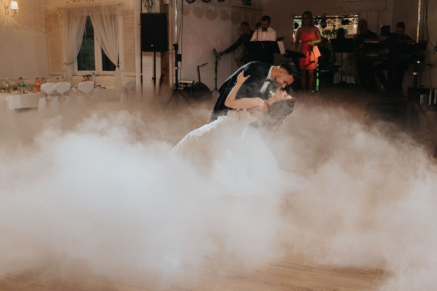 Pierwszy taniec.Wojciech Grzegorczyk fotograf ślubny Olsztyn.Rybaczówka