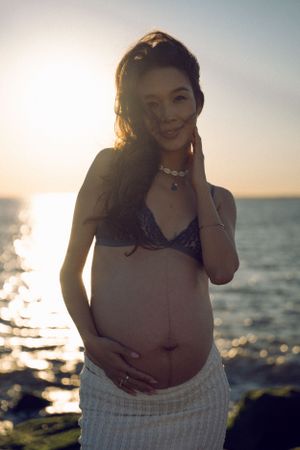 Dreamy and cinematic maternity session by the ocean, golden light, and timeless beauty, capturing the magic of motherhood maternity NYC
