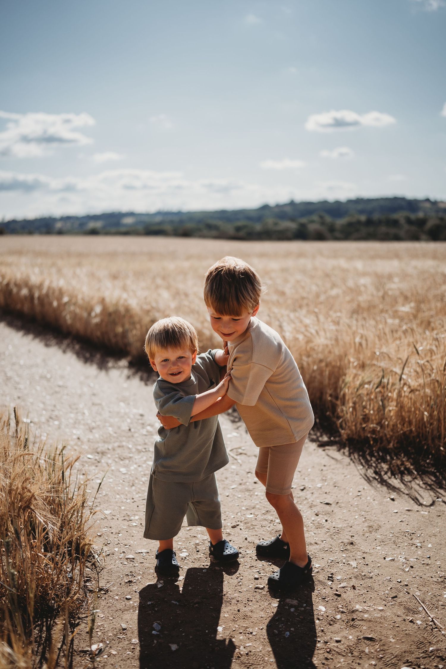 Outdoor Family Sibling Photo Shoot in Henley on Thamesa