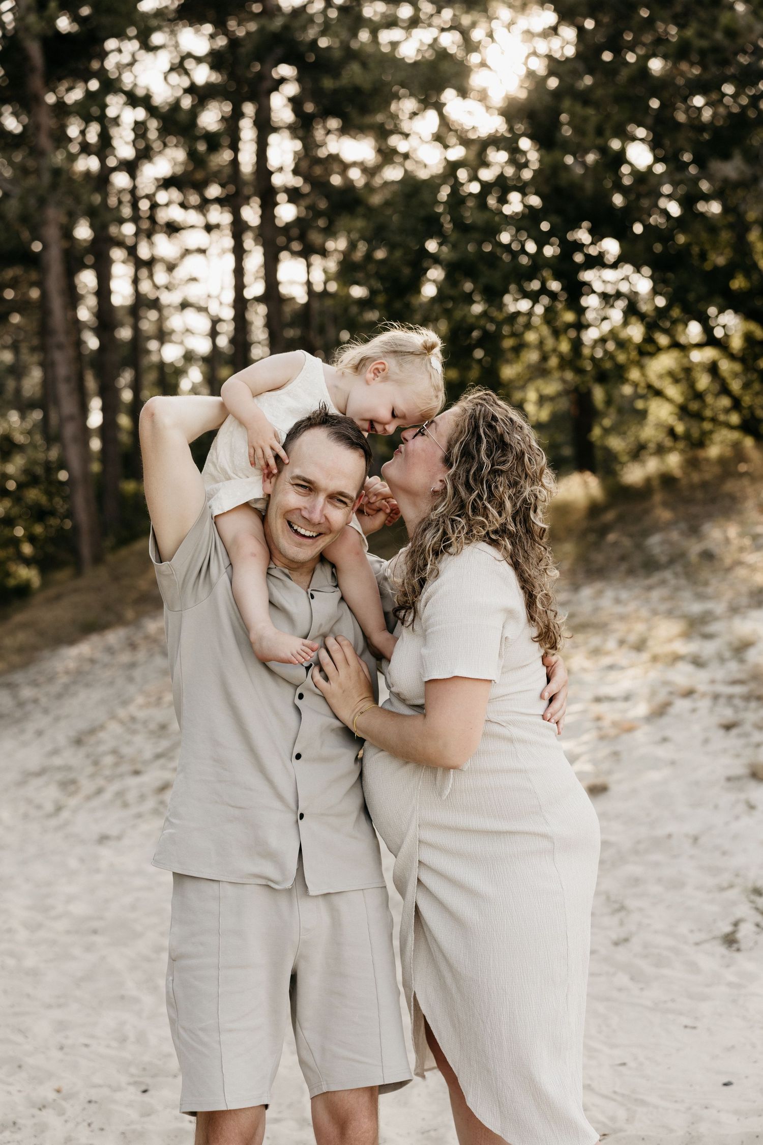 Gezinsreportage in Zierikzee, Schouwen-Duiveland. Fotografie door Marleen Dalebout-Nuijten. Gezin, Newborn, echte momenten samen vastgelegd.