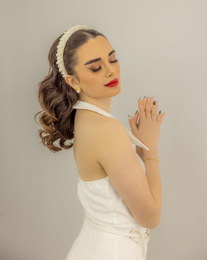 Build a standout modeling portfolio with bold, editorial, and fashion-forward photography. Serving Toronto, Richmond Hill & Vaughan with cre