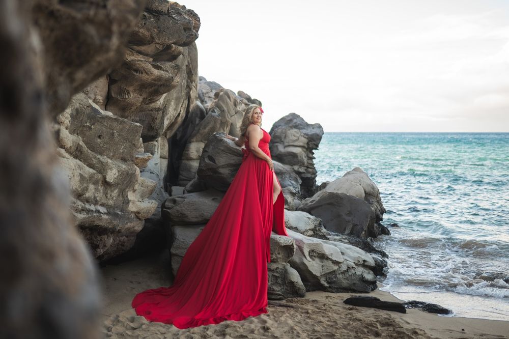 Maui flying dress photographer photo against beautiful Maui sunset beach by ohwowfotos.