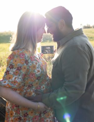 Toronto maternity photographer. Halton hills maternity photos. Orangeville maternity session.
