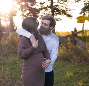 Toronto maternity photographer. Halton hills maternity photos. Oakville maternity session.