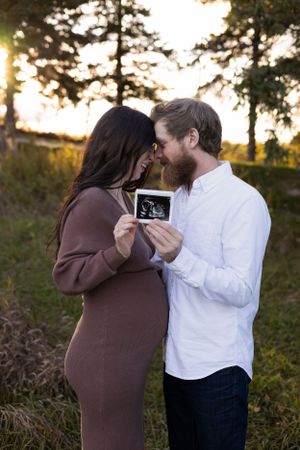 Toronto maternity photographer. Halton hills maternity photos. Oakville maternity session.