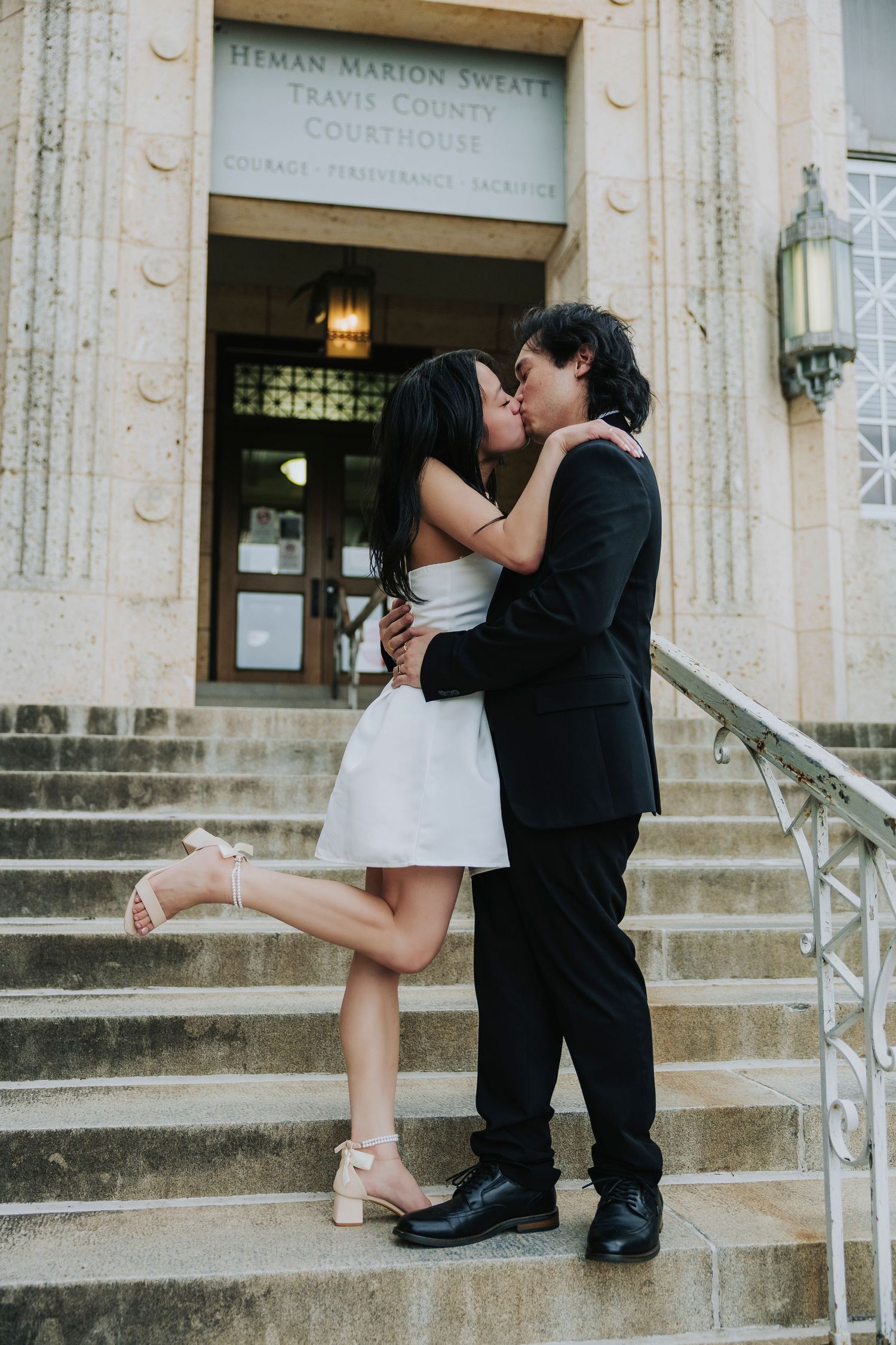 Elopement photography at courthouse in Downtown Austin