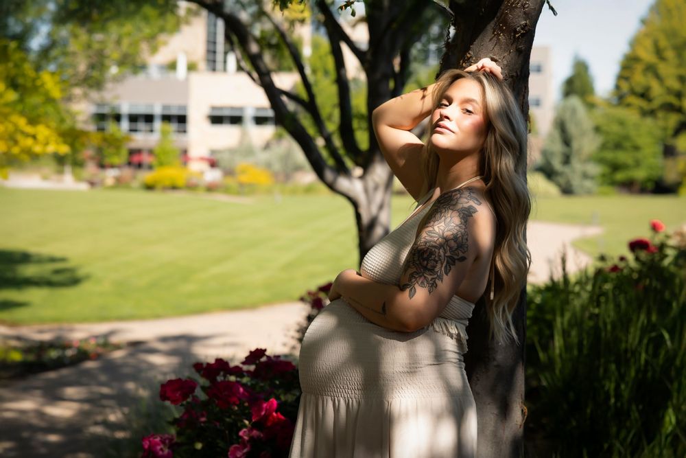 maternity photo woman with direct sunlight at Scentsy Commons Meridian Idaho Milestones Portraits