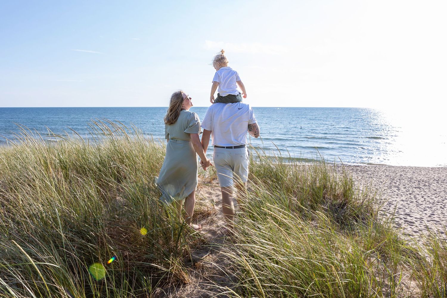 Grand Haven family photographer, famiily walking the beach