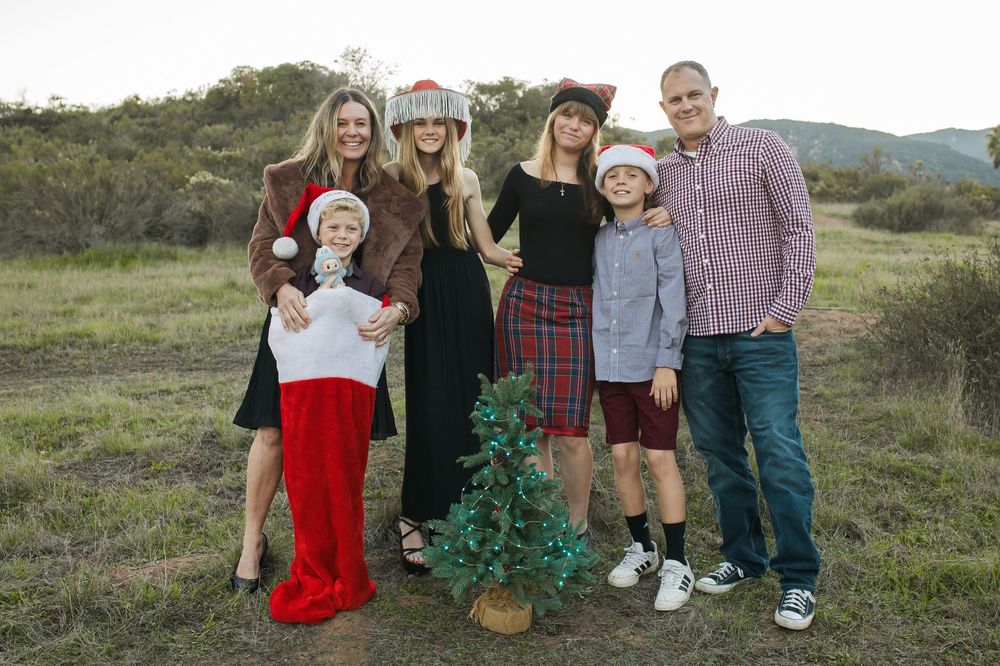 A large family poses together in Christmas attire in San Diego.