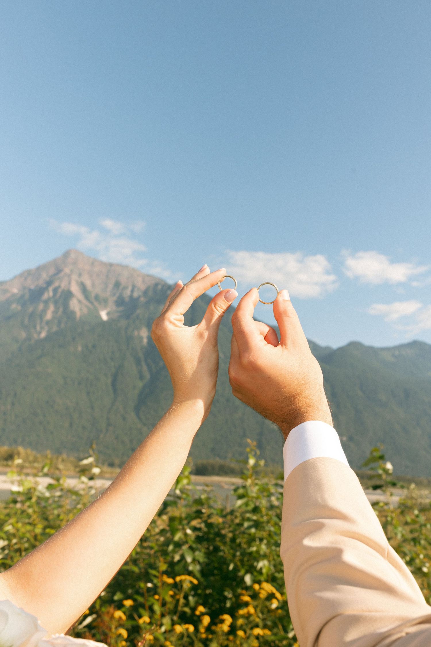 Couple eloping near Victoria, British Columbia, best photo locations Victoria