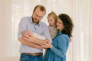 Séance Nouveau-né en famille à Poitiers ou dans la Vienne