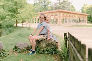 Séance famille avec enfants à Tarbes au Jardin Massey