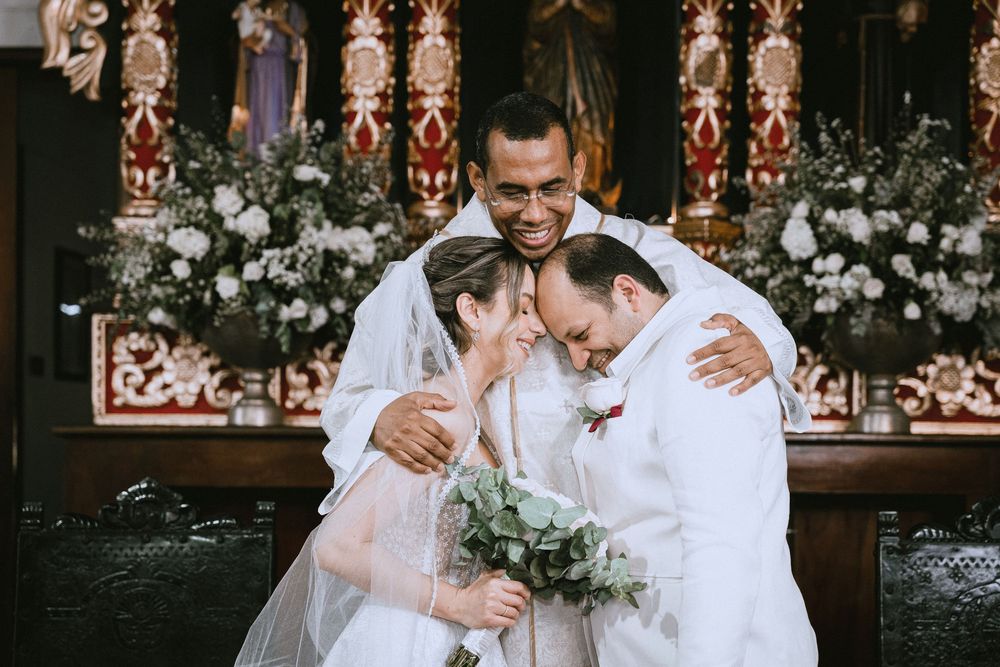 Instantes que laten para siempre. Fotografía de bodas en Valledupar, Guajira y el Caribe, donde cada mirada cuenta una historia.