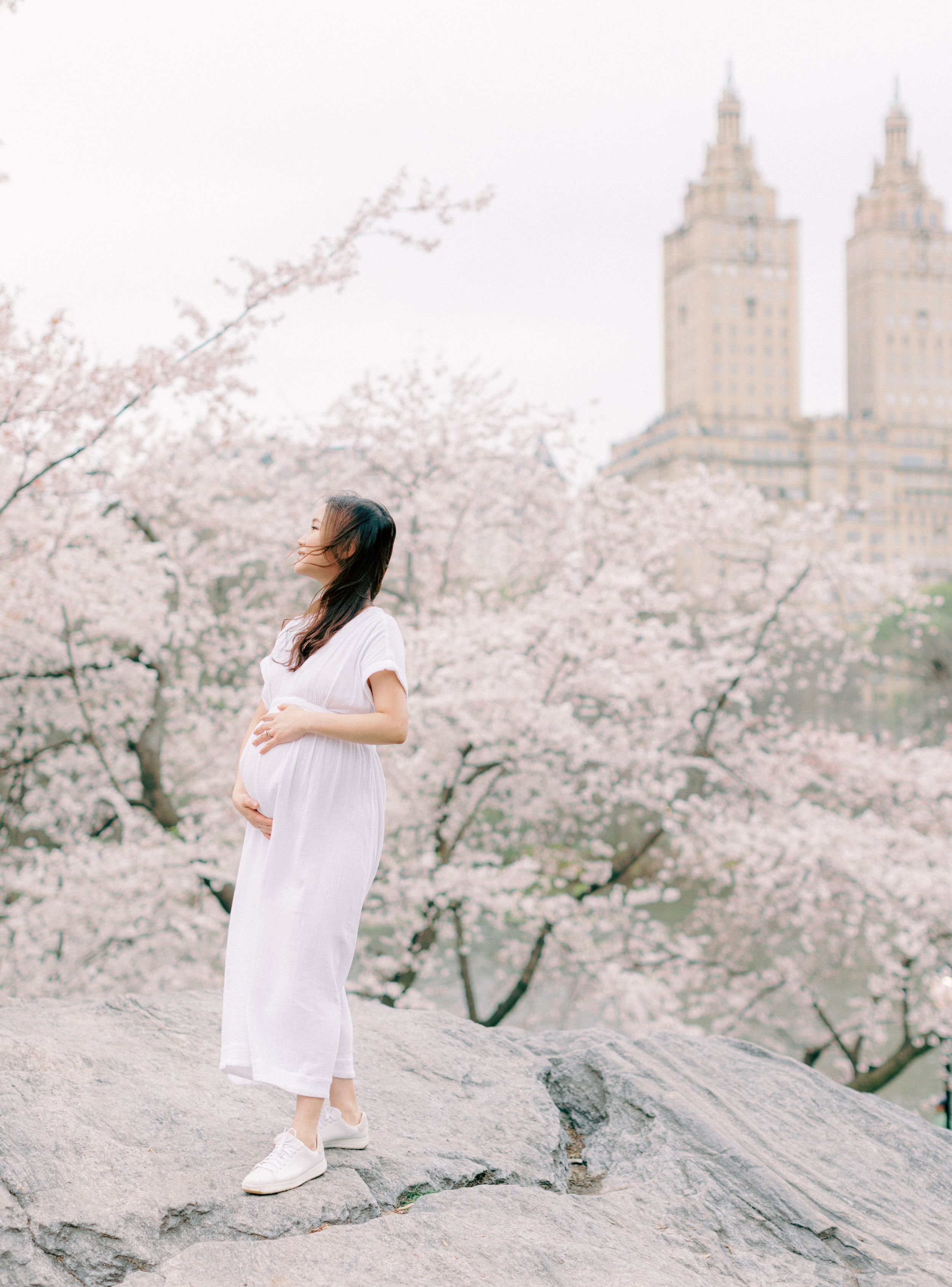 Jeanie Jang Photo NYC Maternity Photographer New York Family Photographer Central Park Cherry Blossom