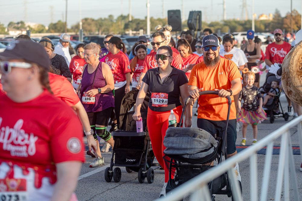 Community 5K run photography in Houston candid photo of runners at the Shipley Donut Dash 5K race in Houston TX