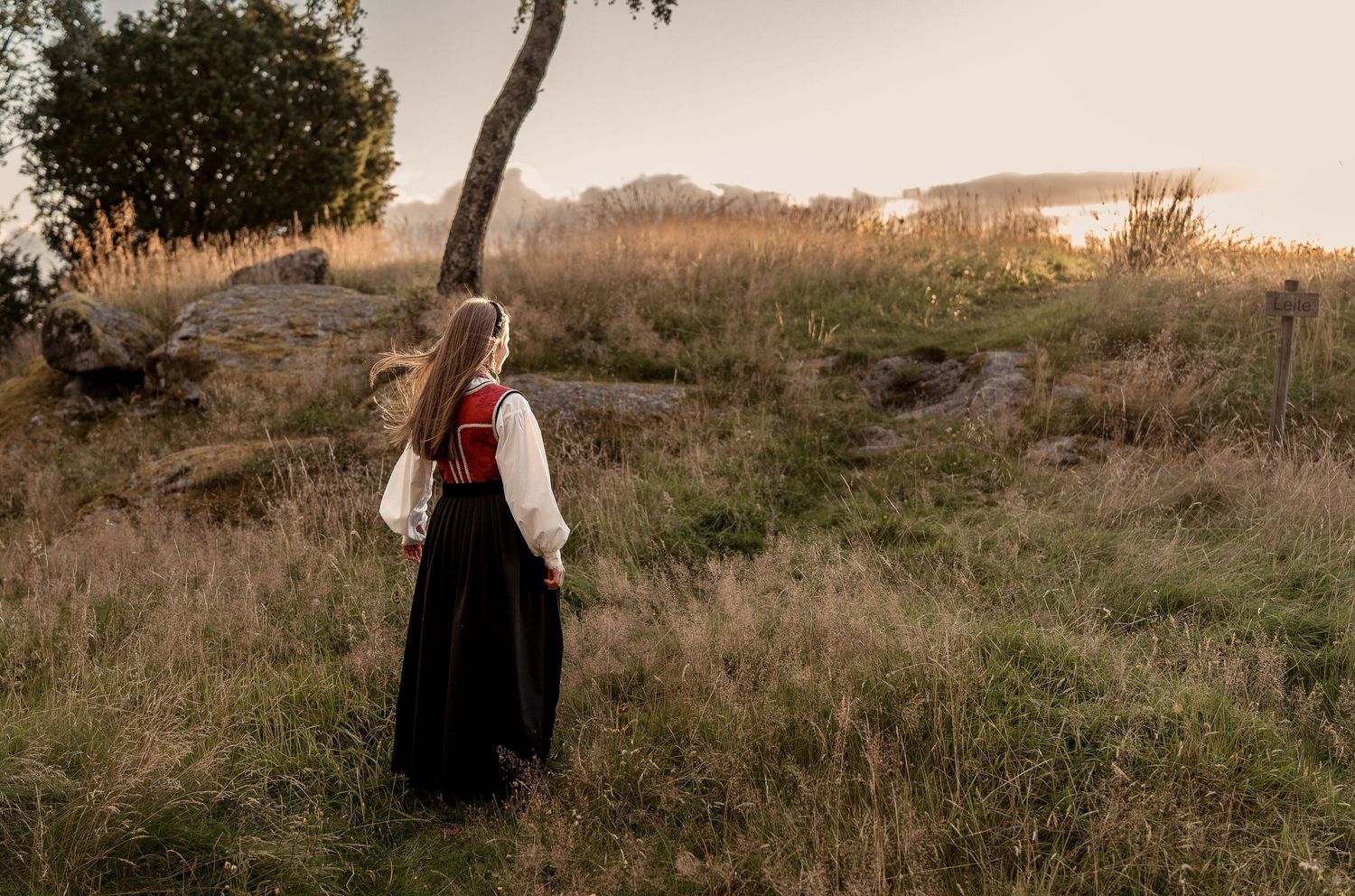 Konfirmantfotografering tatt i solnedgang i Ryfylke.