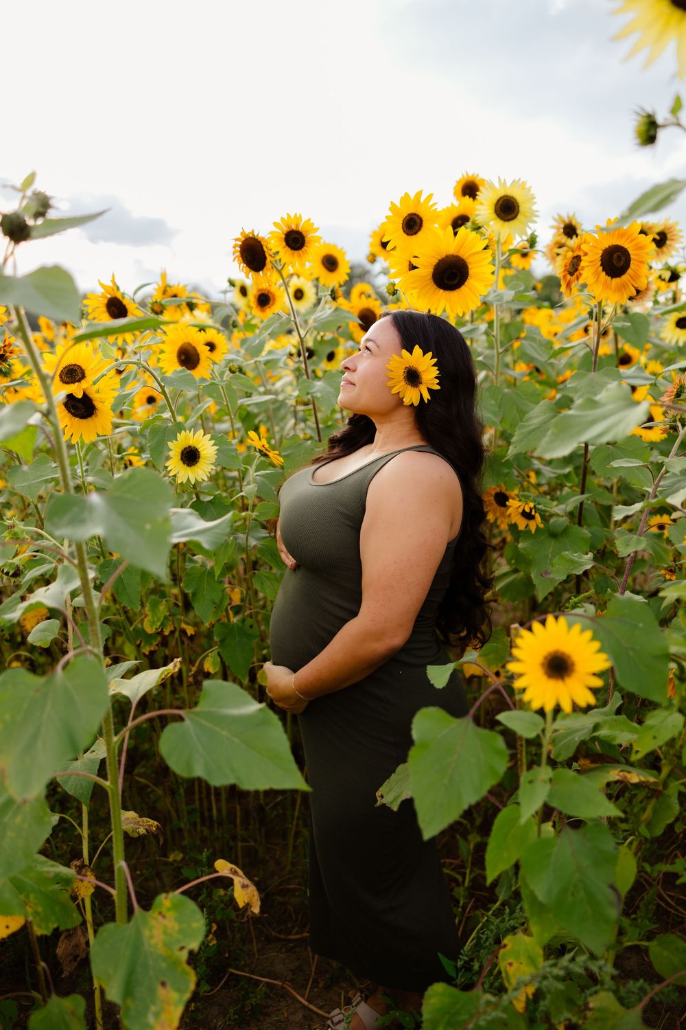 Pregnant mom poses at Jersey Acres sunflower farm in Medford, NJ during her maternity photoshoot with south jersey maternity photographer.