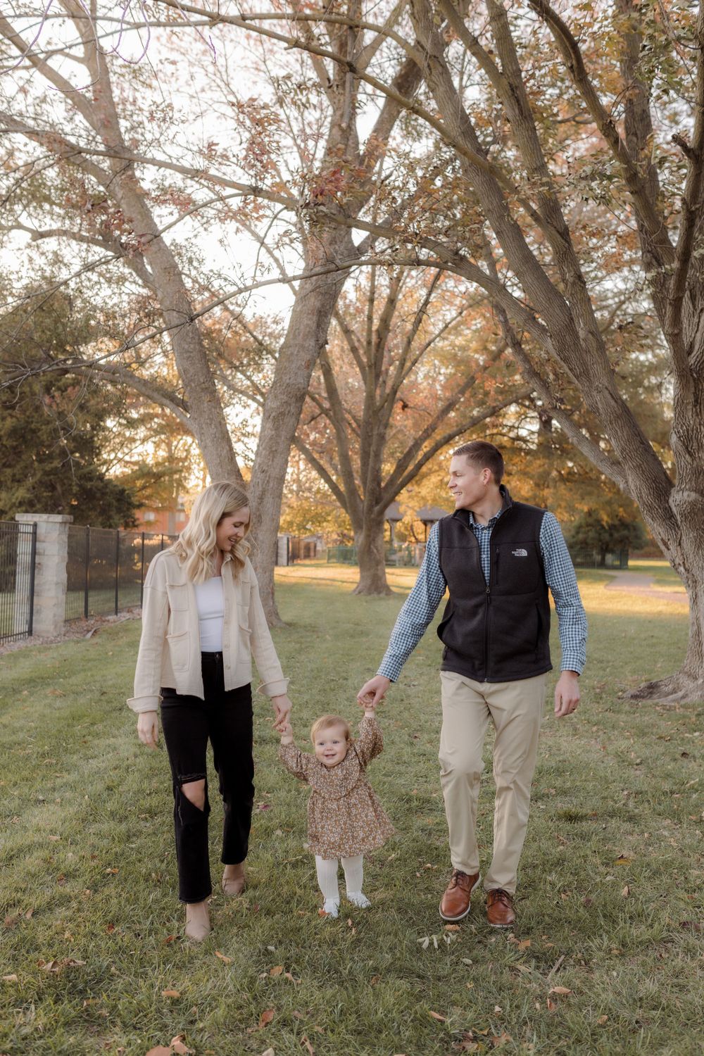 Family photos at shelter gardens in Columbia Missouri photographer