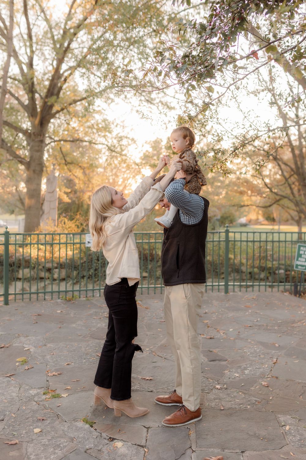 Family photos at shelter gardens in Columbia Missouri photographer