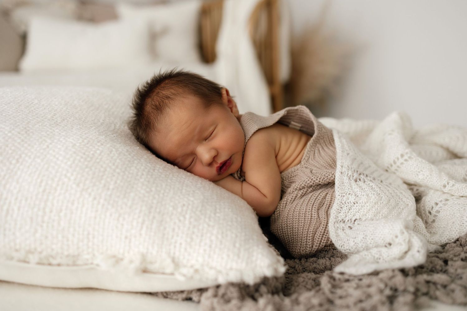 newborn details
lifestyle newborn photographer