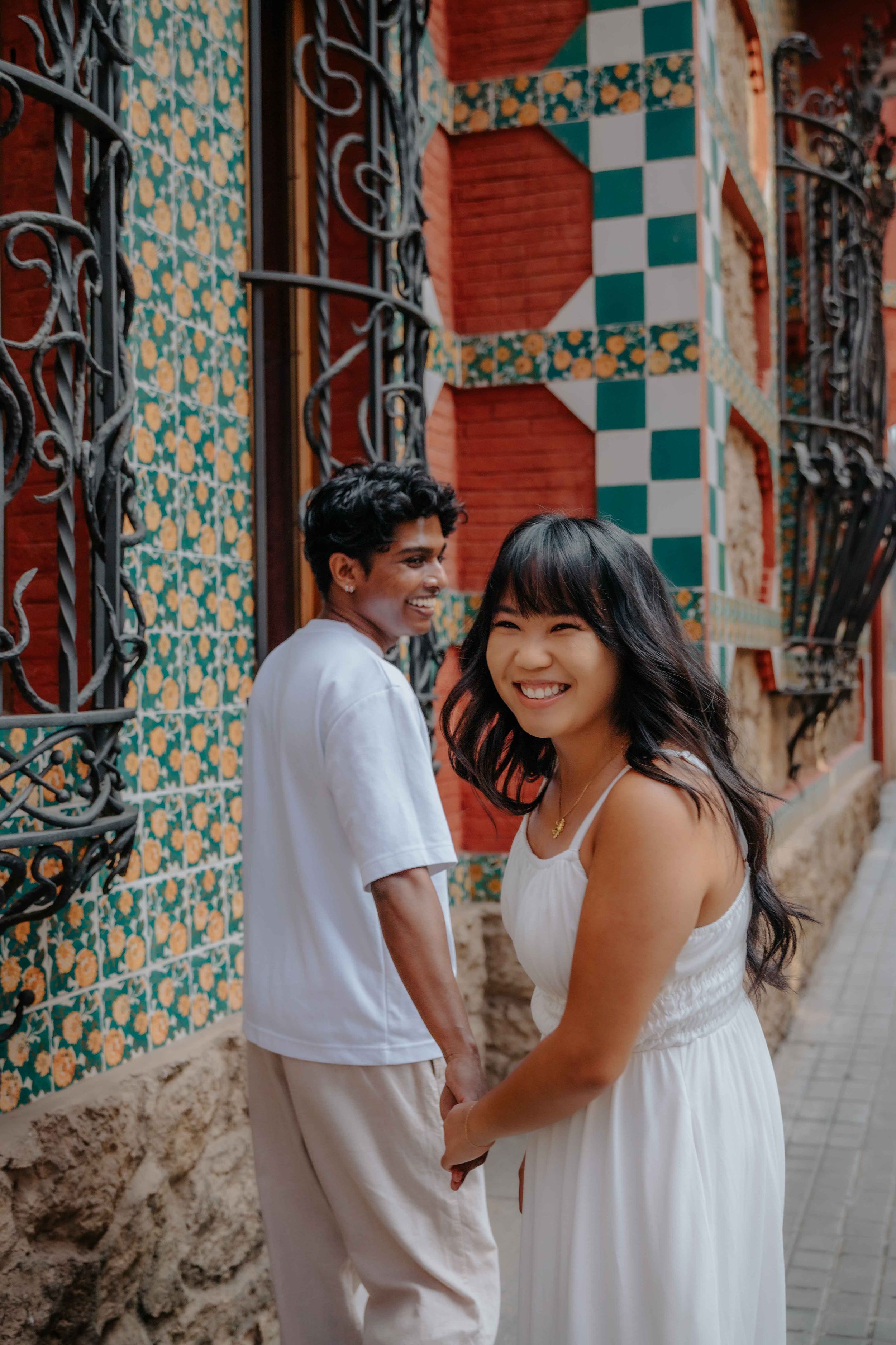 Romantic couple session at Casa Vicens with architectural details