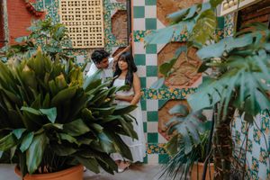 stylish couple portraits at Casa Vicens, Barcelona