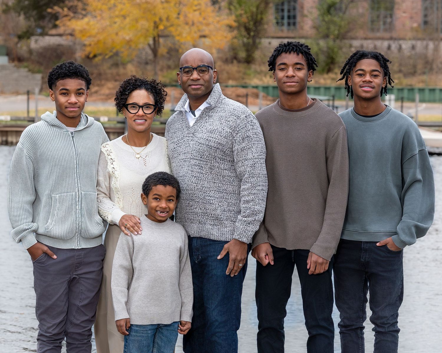 Family photo session in Wayzata Minnesota, family with teen boys