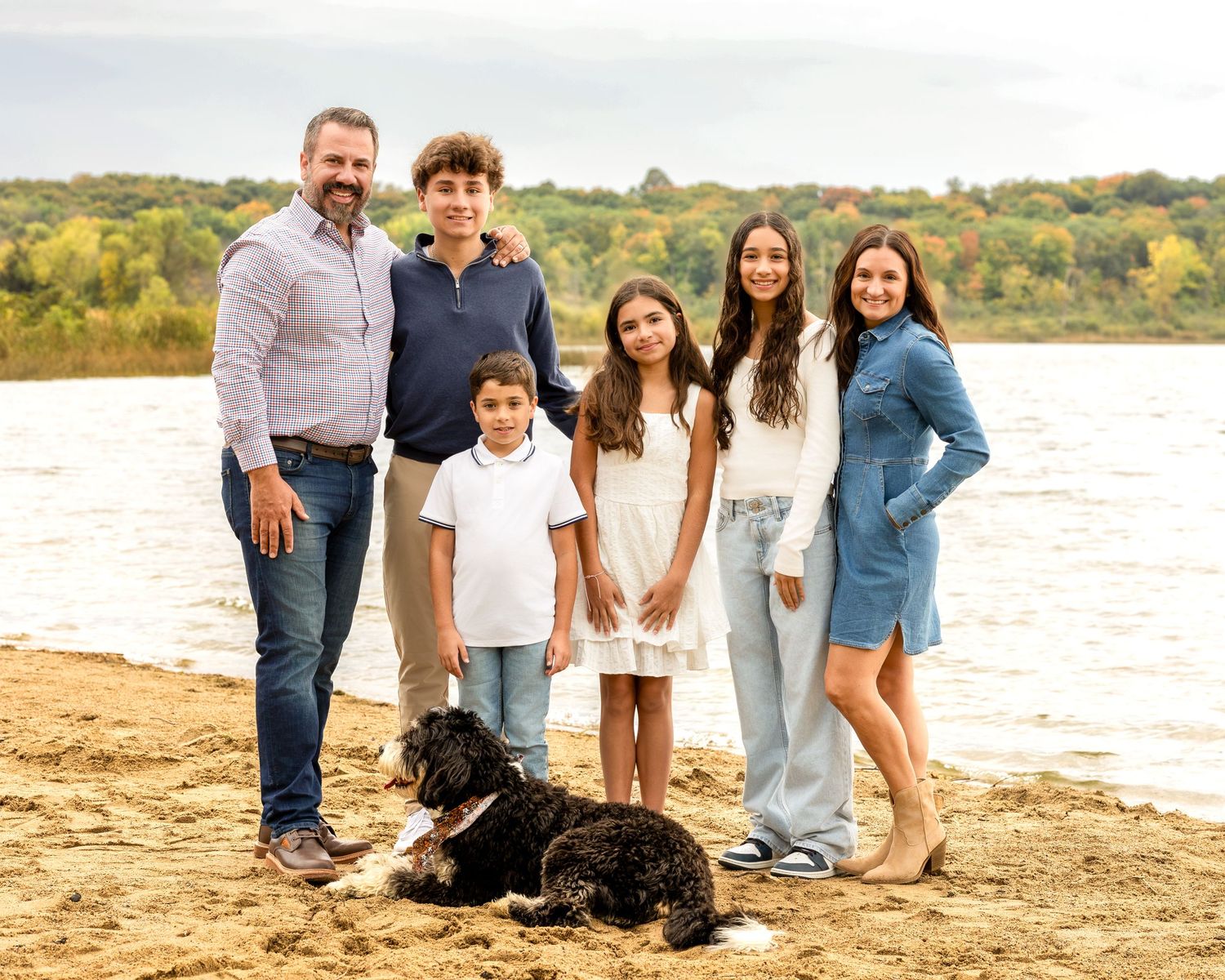 Minnesota family photographer, family of 6 with dog at the lake, family with teenagers Minnetonka Mn family photo session
