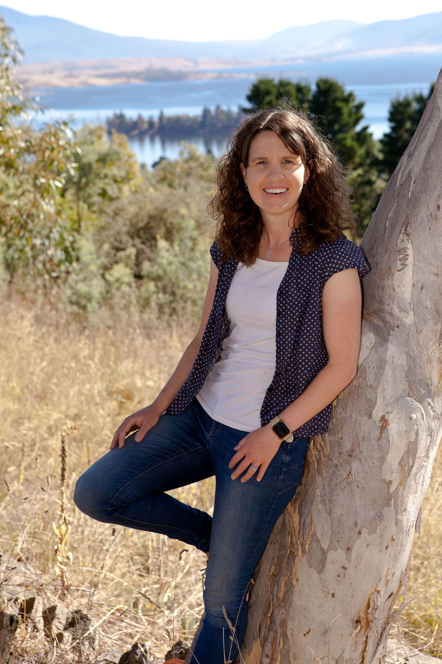 Relaxed outdoor portraits taken on a sunny day with mountains and lake Jindabyne in the distance.
