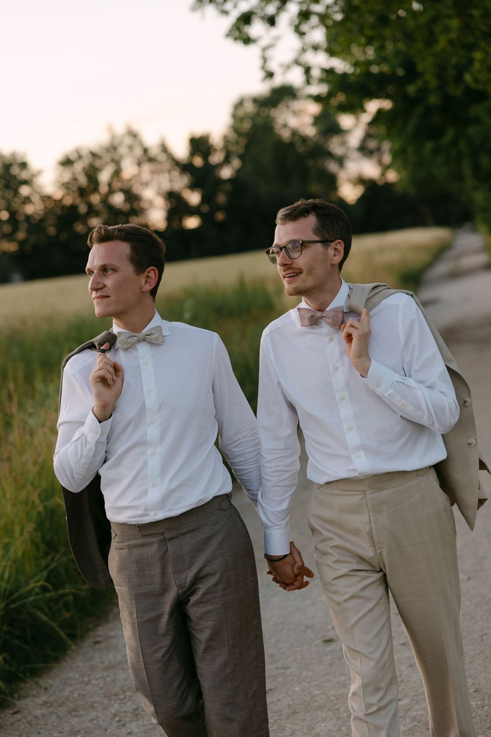 LGBTQ Hochzeit in Scheyern, Bayern, Freie Trauung und Fotos bei Sonnenuntergang