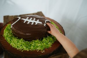 Milestone cake smash photography; Copyright: Myranda Smith Photography