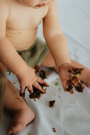 Milestone cake smash photography; Copyright: Myranda Smith Photography