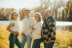 Family portrait photography; Copyright: Myranda Smith Photography