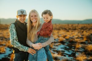 Family portrait photography; Copyright: Myranda Smith Photography