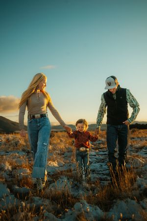 Family portrait photography; Copyright: Myranda Smith Photography