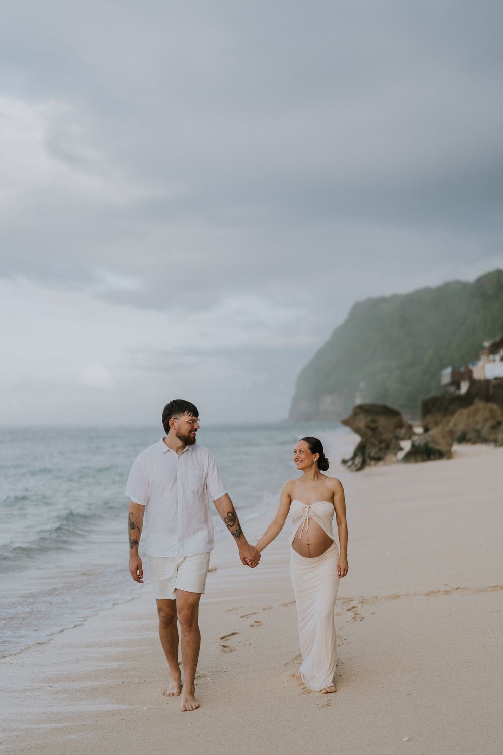 Elegant maternity photoshoot at Melasti Beach