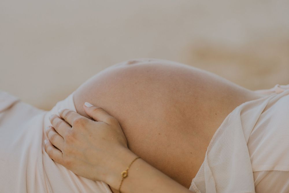 Elegant maternity photoshoot at Melasti Beach
