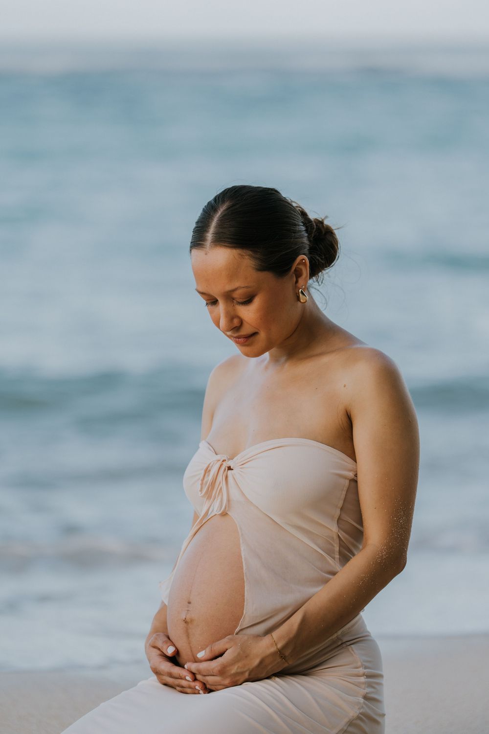 Elegant maternity photoshoot at Melasti Beach
