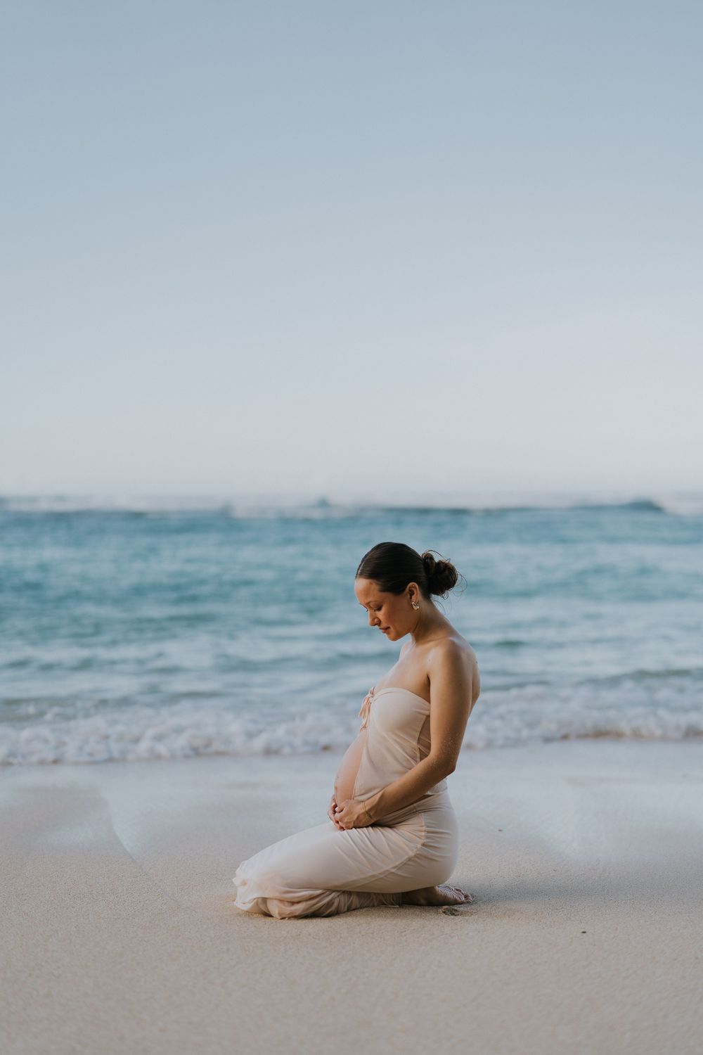 Elegant maternity photoshoot at Melasti Beach