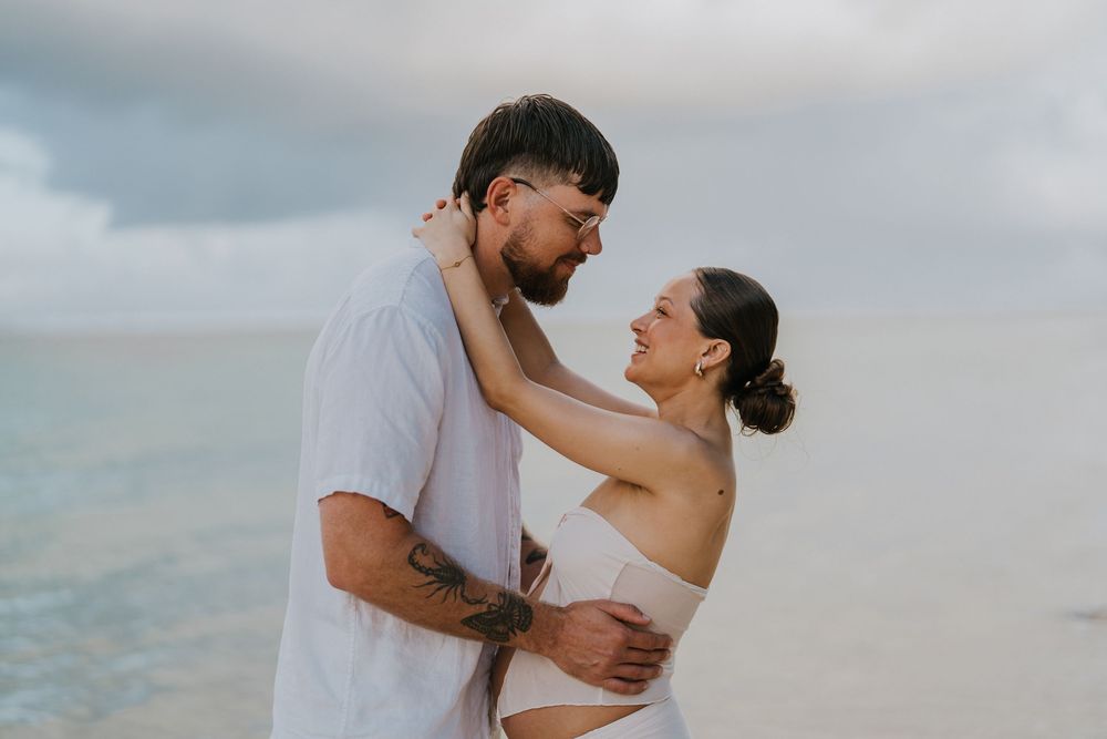 Elegant maternity photoshoot at Melasti Beach