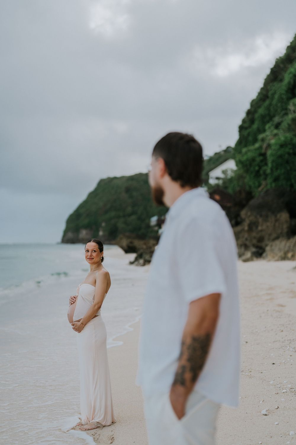Elegant maternity photoshoot at Melasti Beach