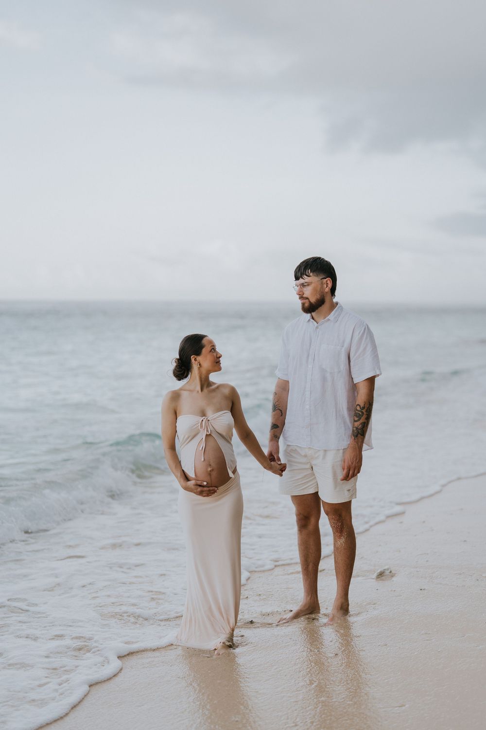 Elegant maternity photoshoot at Melasti Beach