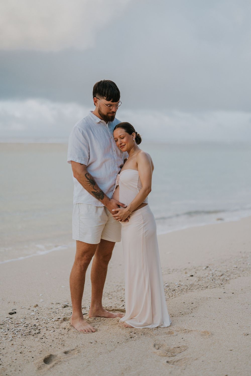 Elegant maternity photoshoot at Melasti Beach