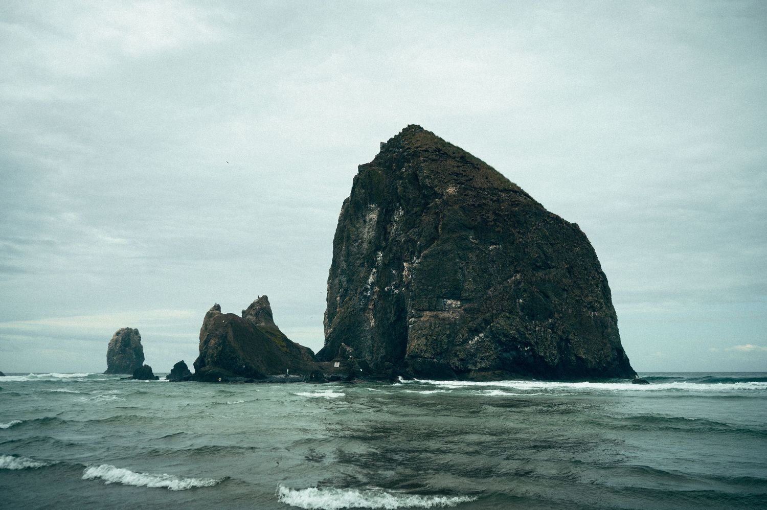 20 best things to do along the Oregon coast road trip. Canon Beach Oregon. Destination and travel photography by Carl James
