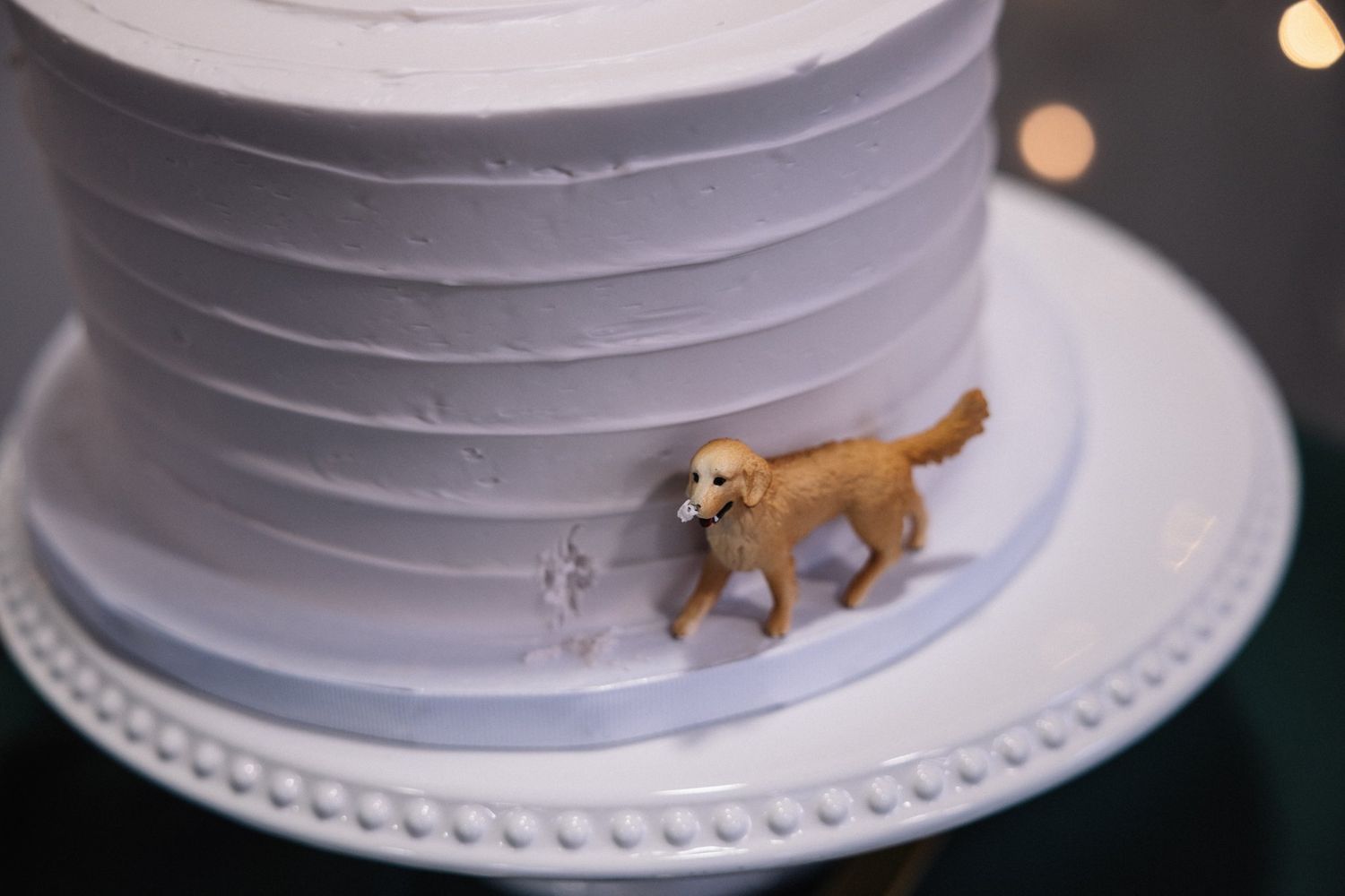 Golden retriever cake topper honouring the couple's dog Ara on their Canmore Nordic Centre wedding cake