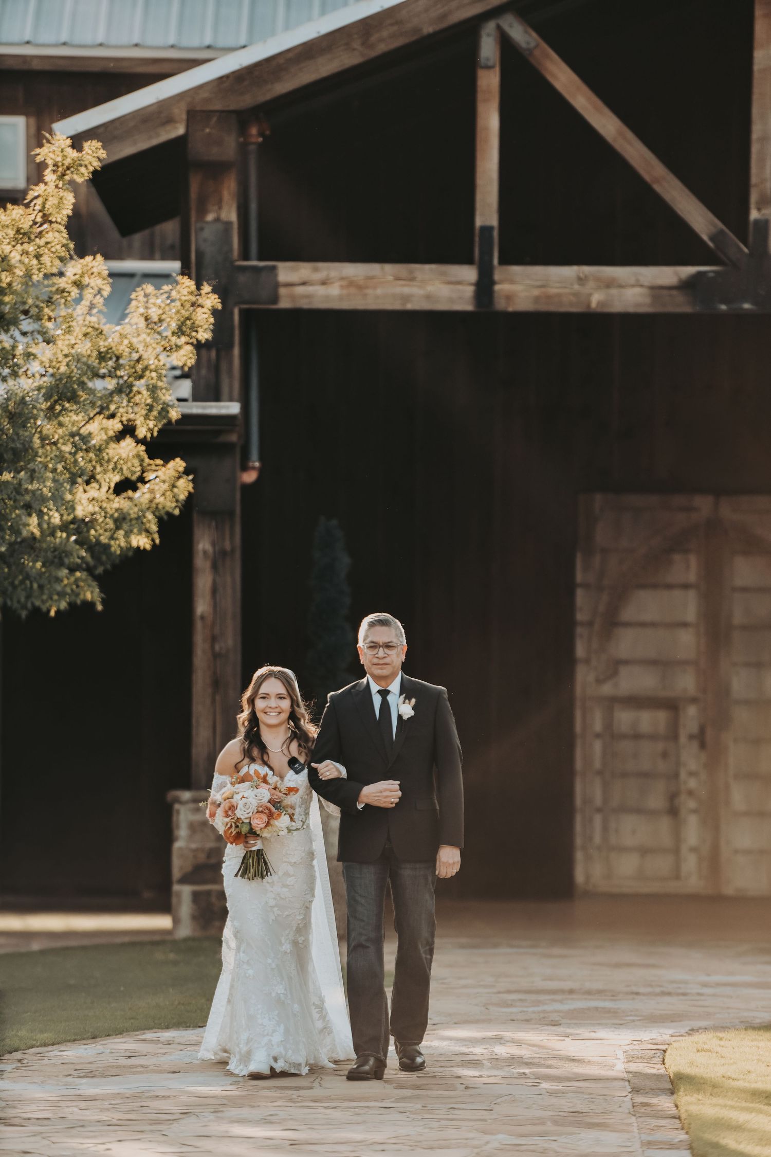 Outdoor wedding ceremony at Lucky Spur Ranch in North Texas