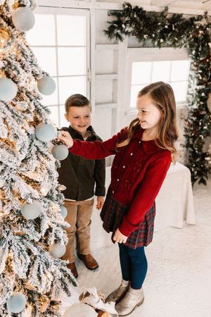 Affordable Knoxville Christmas Mini Session Photography at The Holmstead Studio with Nina Thomas Photography.