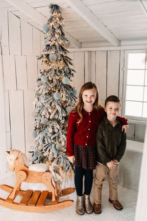 Affordable Knoxville Christmas Mini Session Photography at The Holmstead Studio with Nina Thomas Photography.