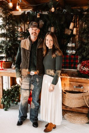 Affordable Knoxville Christmas Mini Session Photography at The Holmstead Studio with Nina Thomas Photography.