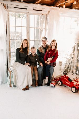 Affordable Knoxville Christmas Mini Session Photography at The Holmstead Studio with Nina Thomas Photography.